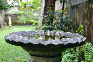 Outdoor bird bath